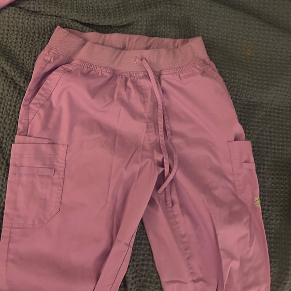 Medium top and  M/t jogger scrubs - Picture 1 of 4